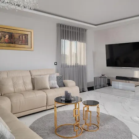 Luxury Penthouse Nubu فيلة زادار